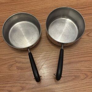 2 VINTAGE REVERE SAUCE PANS AND NON-REVERE FITTING LID.